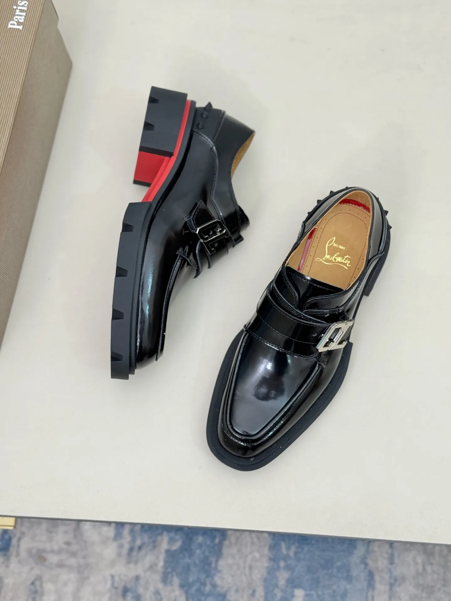 [CL～High-end men’s red-soled shoes] Top P: 880💰. Size: 39-44 (38.45.46 can be customized) 🆑Top original order purchasing agent Imported open-edge bead fabric and water-dyed cowhide inside 🉑️ Imported TPU rubber sole, wear-resistant and non-slip, full of European style.
